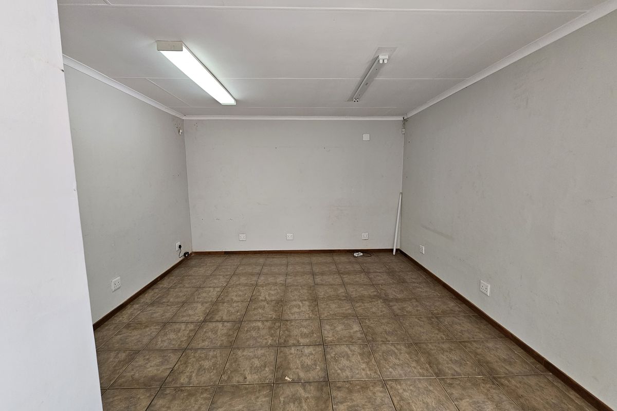 TO LET - Small office /showroom - Photo 4