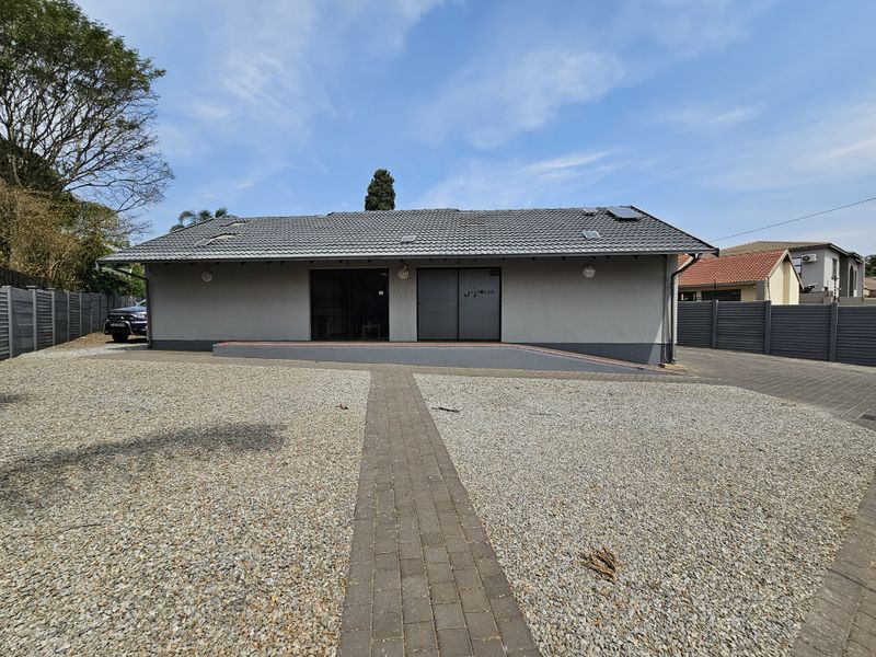 TO LET - Small office /showroom - Photo 7