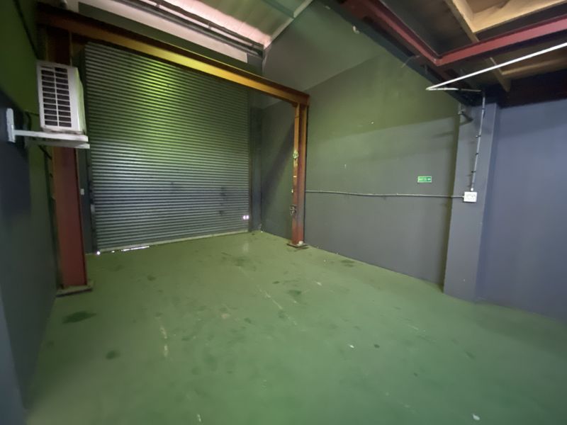 226m2 Mini Warehouse Unit For Sale in Capital Hill Business Park, Midrand – Prime Road Frontage - Photo 3