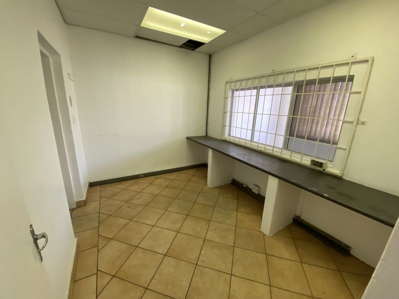 226m2 Mini Warehouse Unit For Sale in Capital Hill Business Park, Midrand – Prime Road Frontage - Photo 7