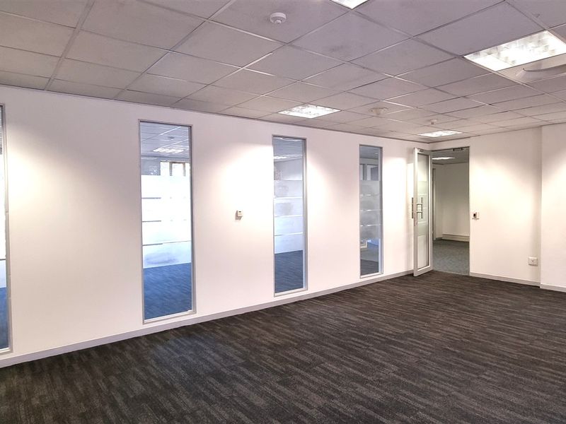 Office space to let on the Ground floor in The Campus - Photo 9