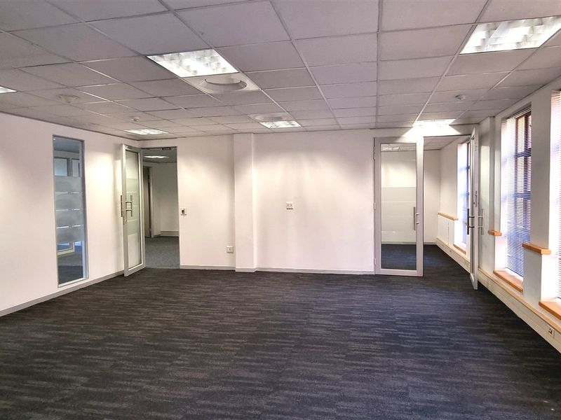 Office space to let on the Ground floor in The Campus - Photo 10