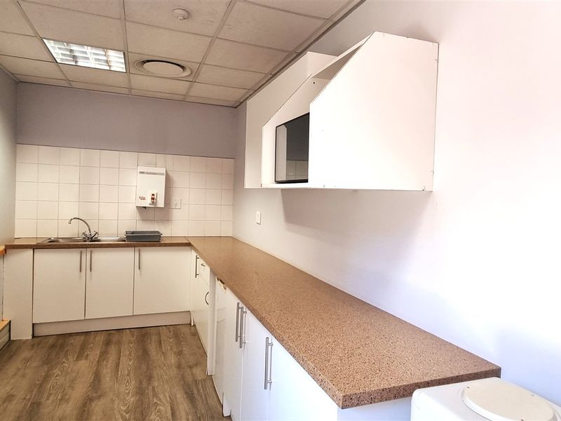 Office space to let on the Ground floor in The Campus - Photo 7