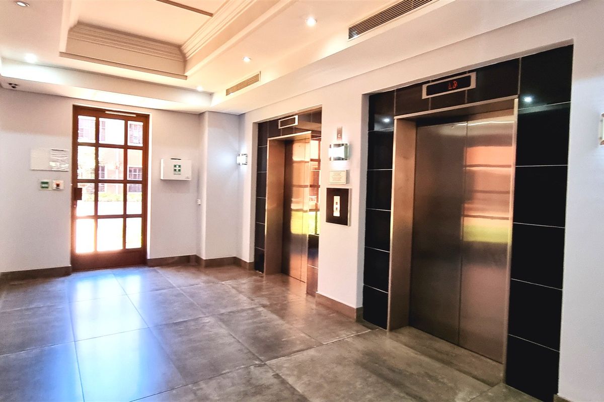 Office space to let on the Ground floor in The Campus - Photo 4