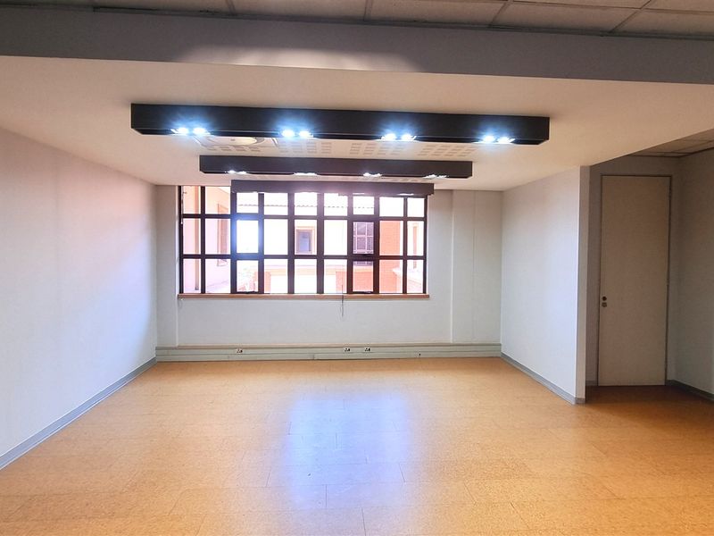 Office space to let on the 2nd floor in The Campus - Photo 9
