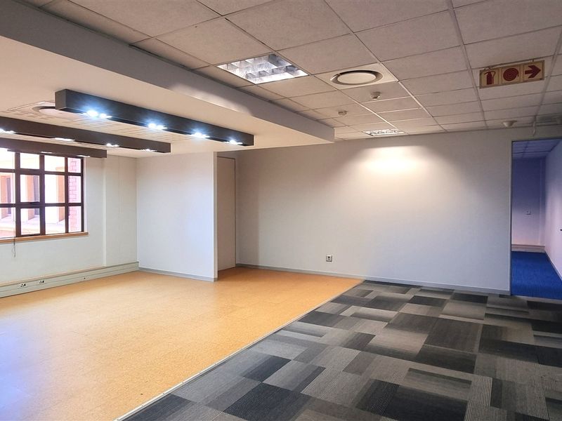 Office space to let on the 2nd floor in The Campus - Photo 3