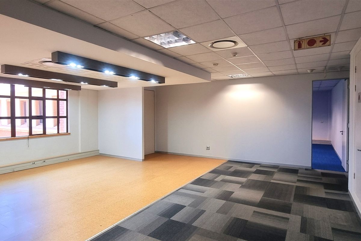 Office space to let on the 2nd floor in The Campus - Photo 3