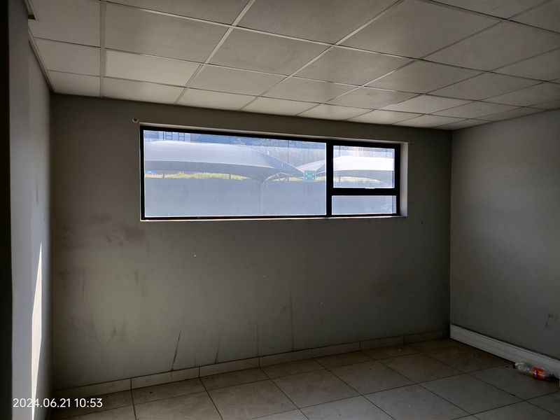 2145m2  Warehouse  - TO LEASE - Photo 8