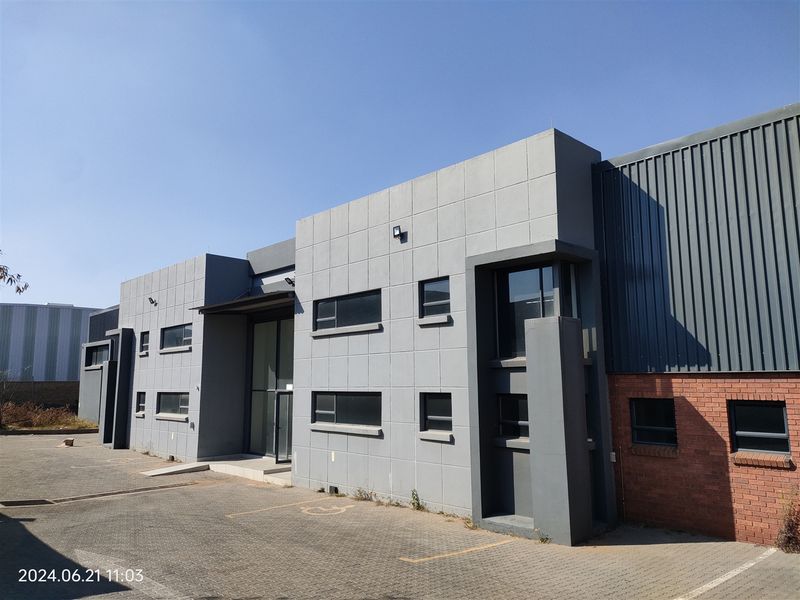 2145m2  Warehouse  - TO LEASE - Photo 3