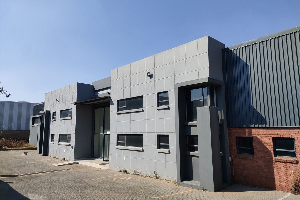 2145m2  Warehouse  - TO LEASE - Photo 3