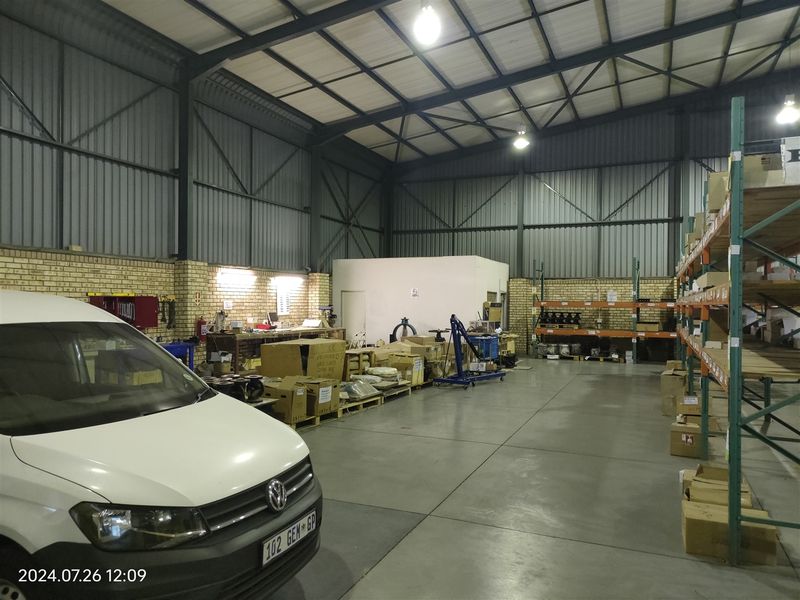 945m2  Warehouse  - FOR SALE - Photo 9