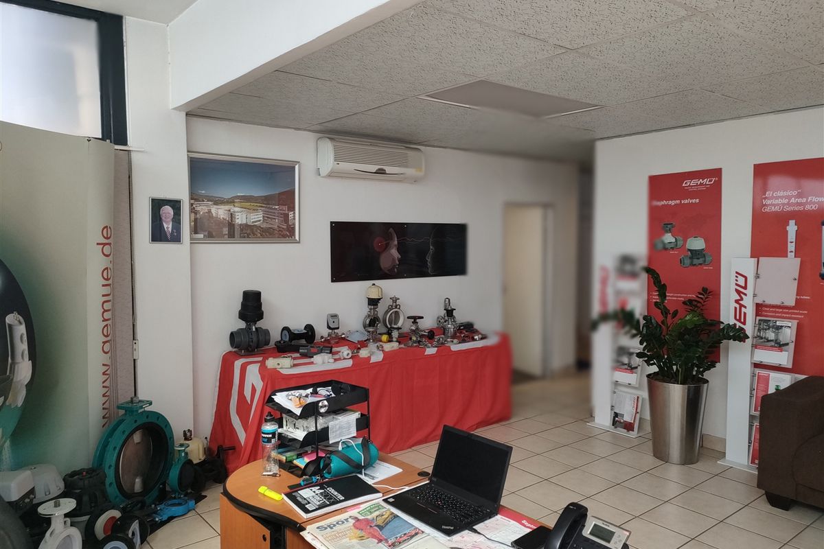 945m2  Warehouse  - FOR SALE - Photo 2