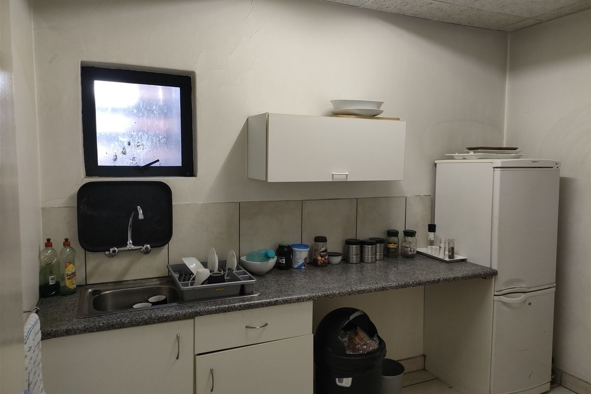 945m2  Warehouse  - FOR SALE - Photo 5