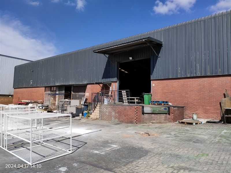 1608m2  Warehouse  - TO LEASE - Photo 5