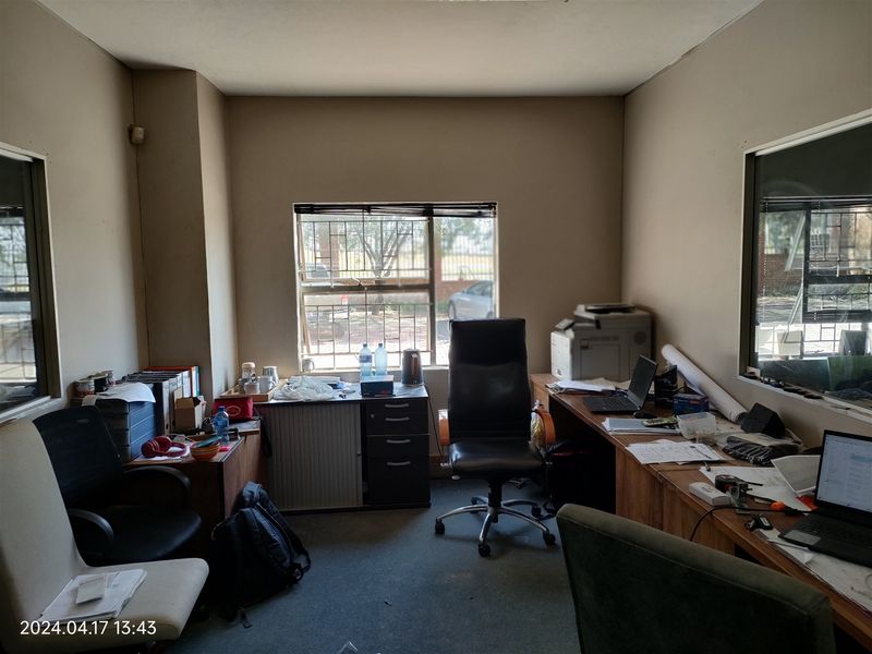 1608m2  Warehouse  - TO LEASE - Photo 10