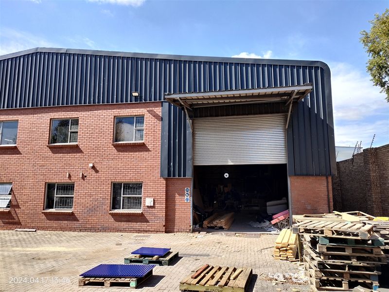 1608m2  Warehouse  - TO LEASE - Photo 3