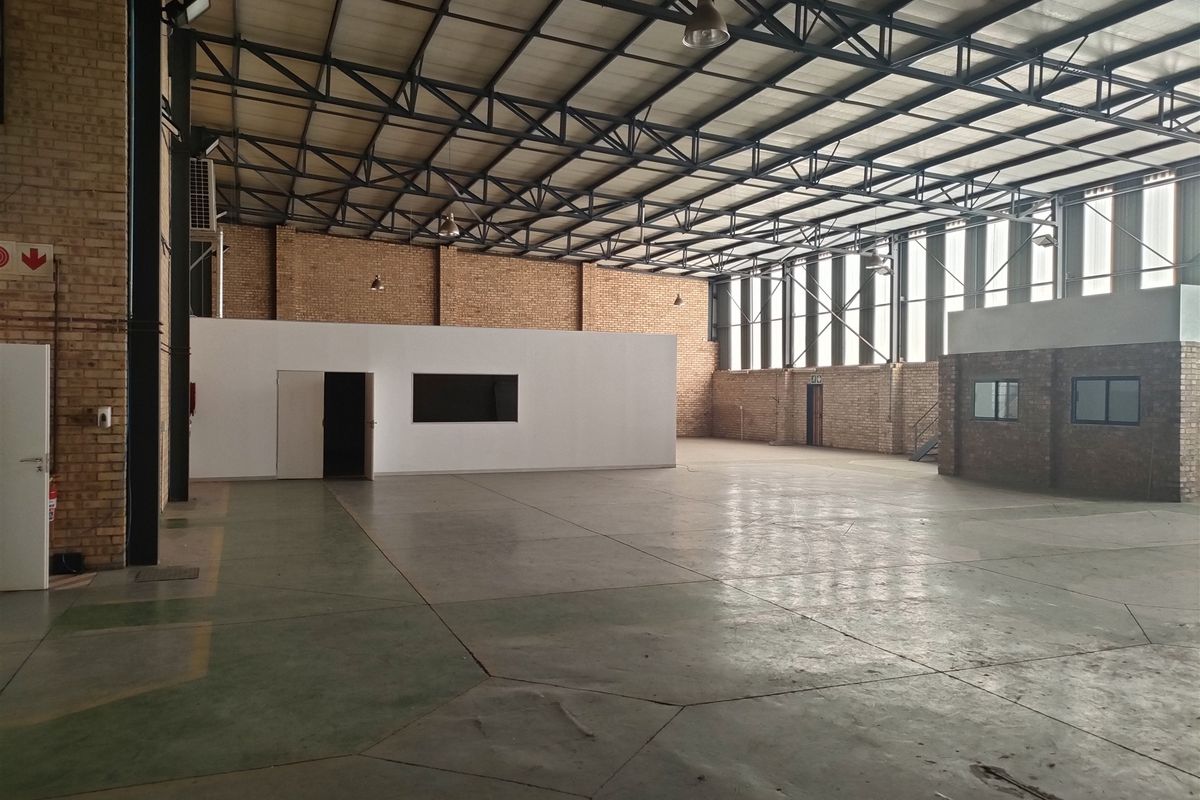 963m2  Warehouse  - TO LEASE - Photo 5