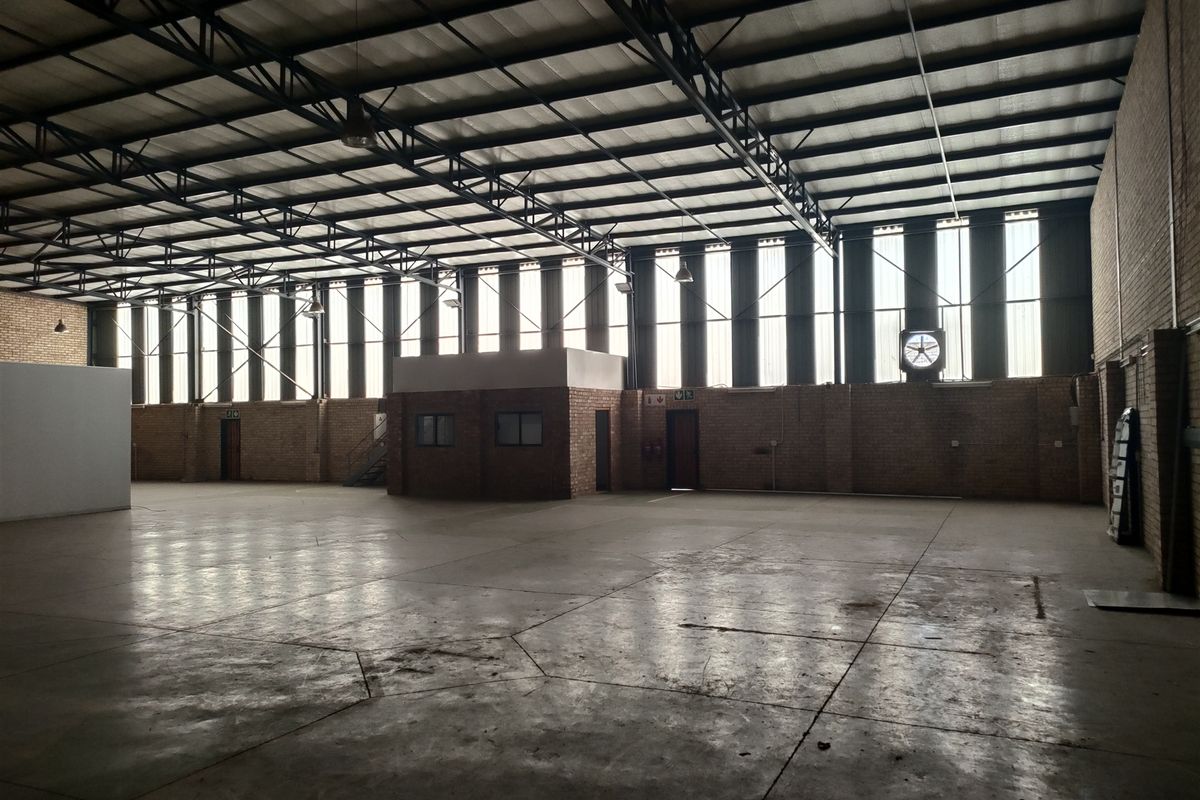 963m2  Warehouse  - TO LEASE - Photo 4