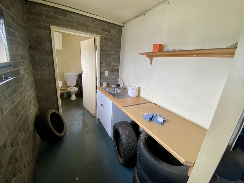 Prime Industrial Property in Kyalami – Exceptional Visibility and Location! - Photo 5