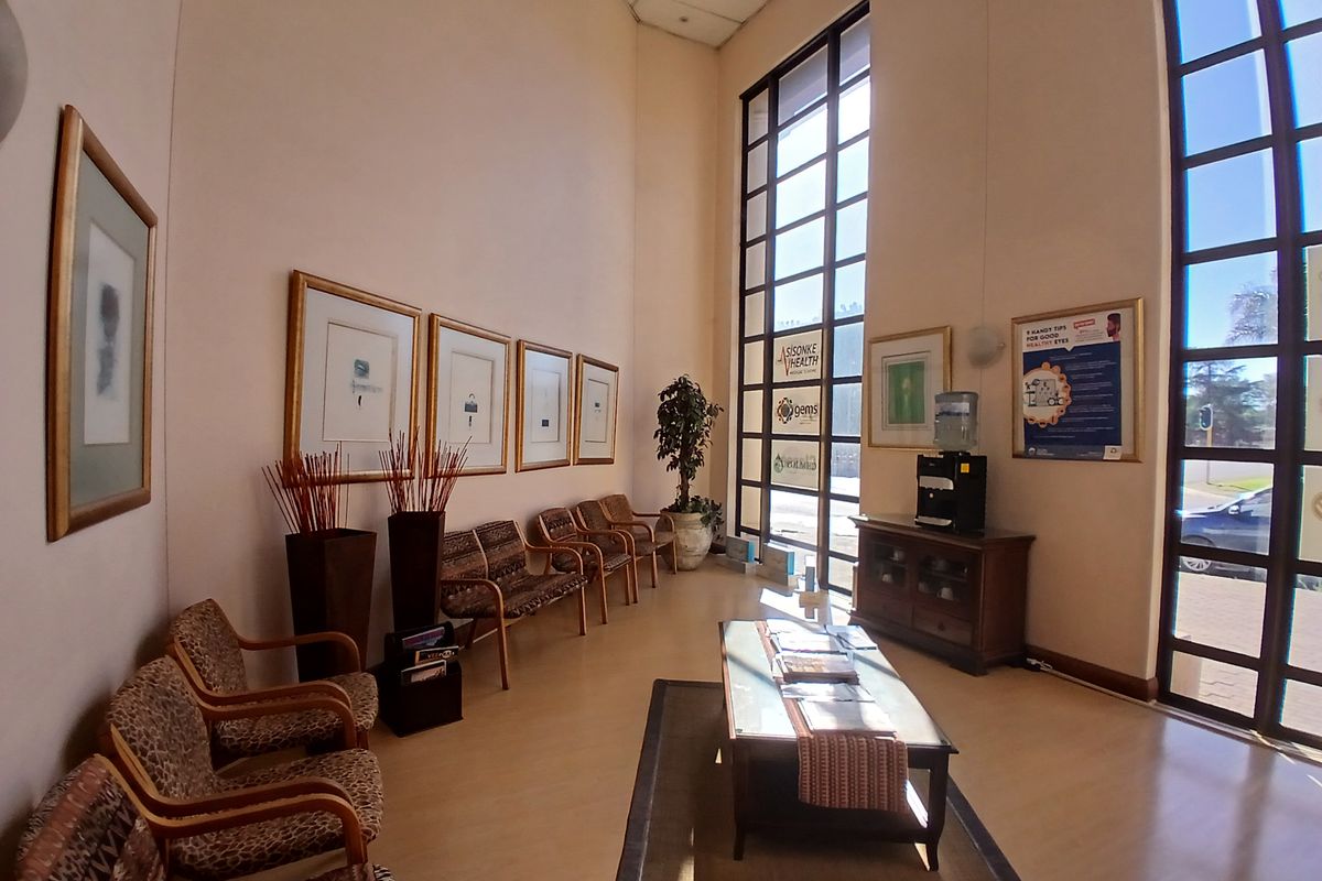 Unmissable CBD Corner Site - Photo 5