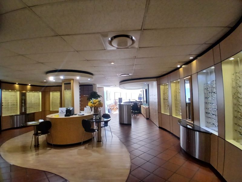 Unmissable CBD Corner Site - Photo 3