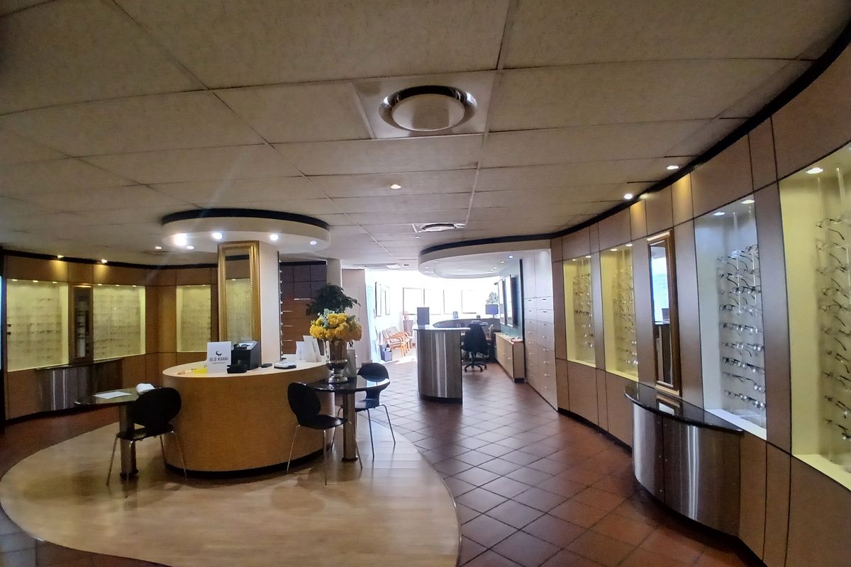 Unmissable CBD Corner Site - Photo 3