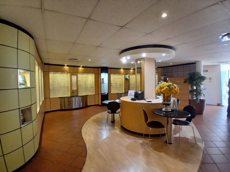 Unmissable CBD Corner Site - Photo 2