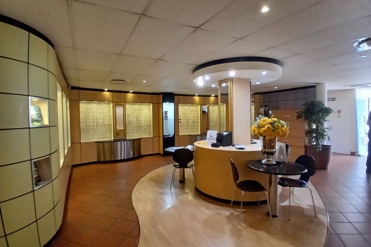Unmissable CBD Corner Site - Photo 2