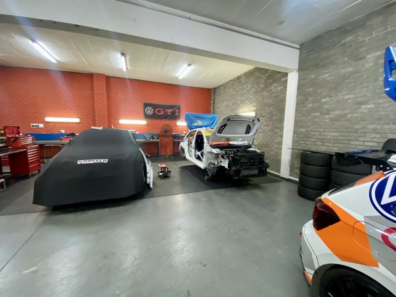 Prime Industrial Property in Kyalami. - Photo 4