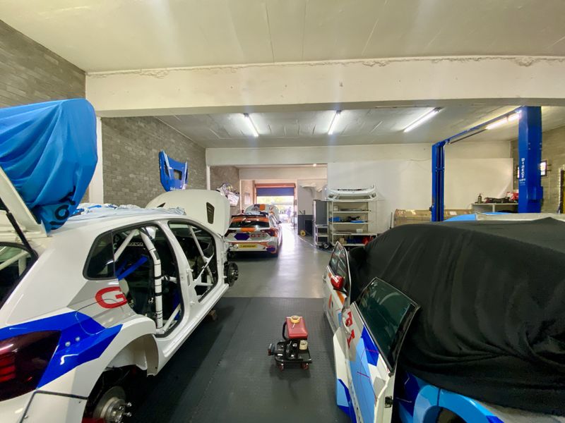 Prime Industrial Property in Kyalami. - Photo 3