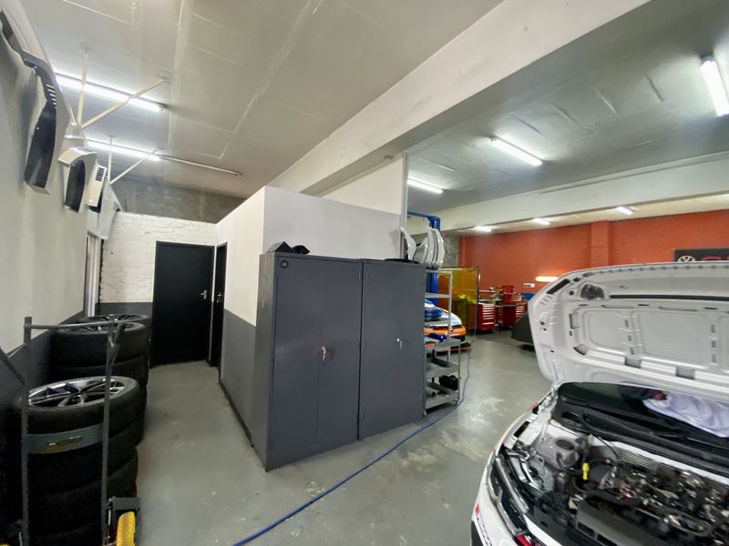 Prime Industrial Property in Kyalami. - Photo 5