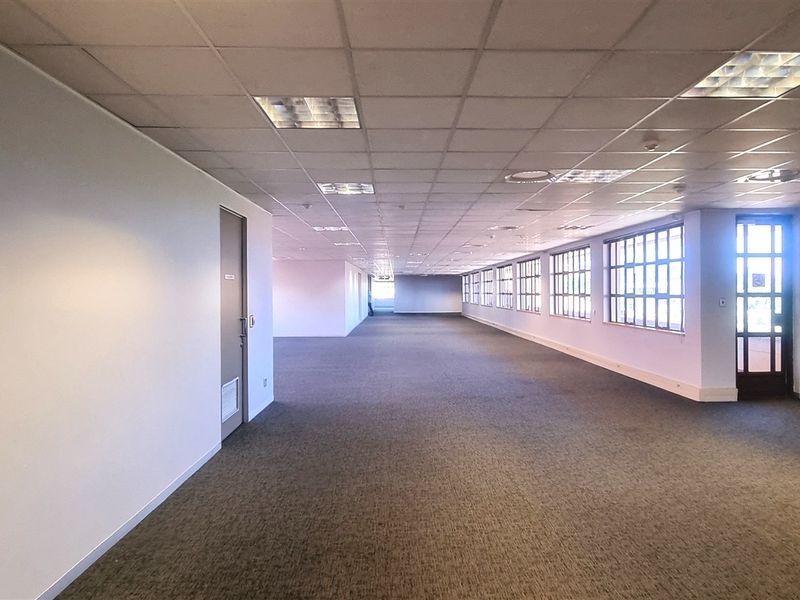 Open plan office space to let in The Campus - Photo 5