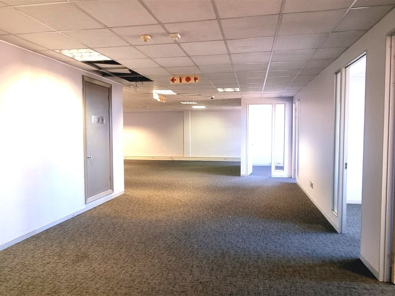 Open plan office space to let in The Campus - Photo 2
