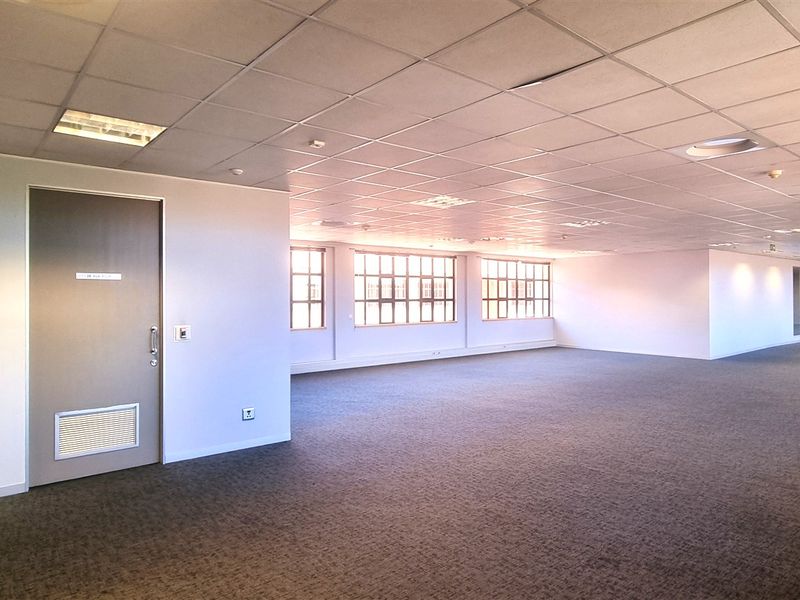 Open plan office space to let in The Campus - Photo 6