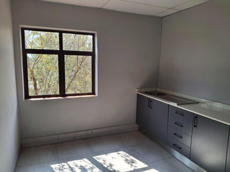 Atterbury Court - Beautifully Revamped Offices Available in the Heart of Faerie Glen! - Photo 4