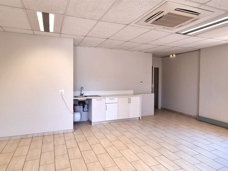 Office space to let on the 1st floor of Block E in Homestead Park Rivonia - Photo 7
