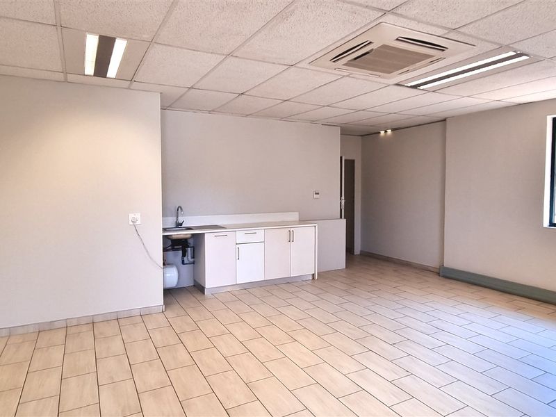 Office space to let on the 1st floor of Block E in Homestead Park Rivonia - Photo 6