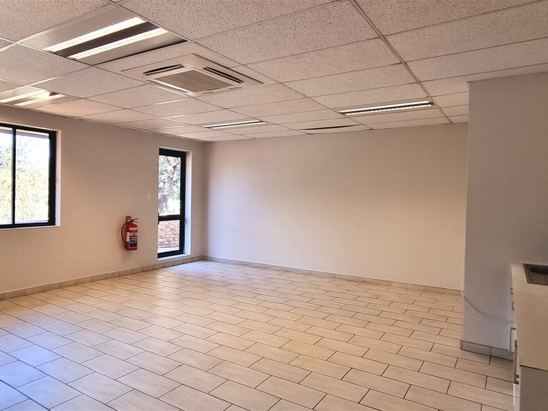 Office space to let on the 1st floor of Block E in Homestead Park Rivonia - Photo 3