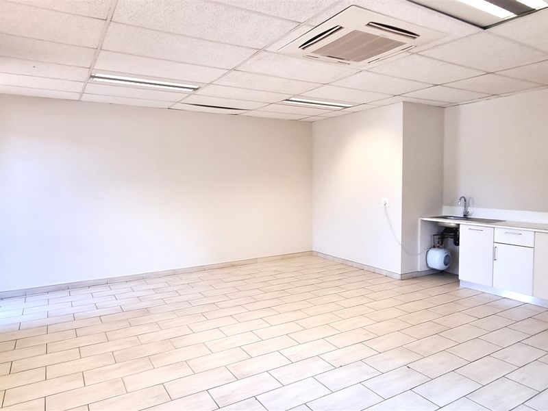 Office space to let on the 1st floor of Block E in Homestead Park Rivonia - Photo 4