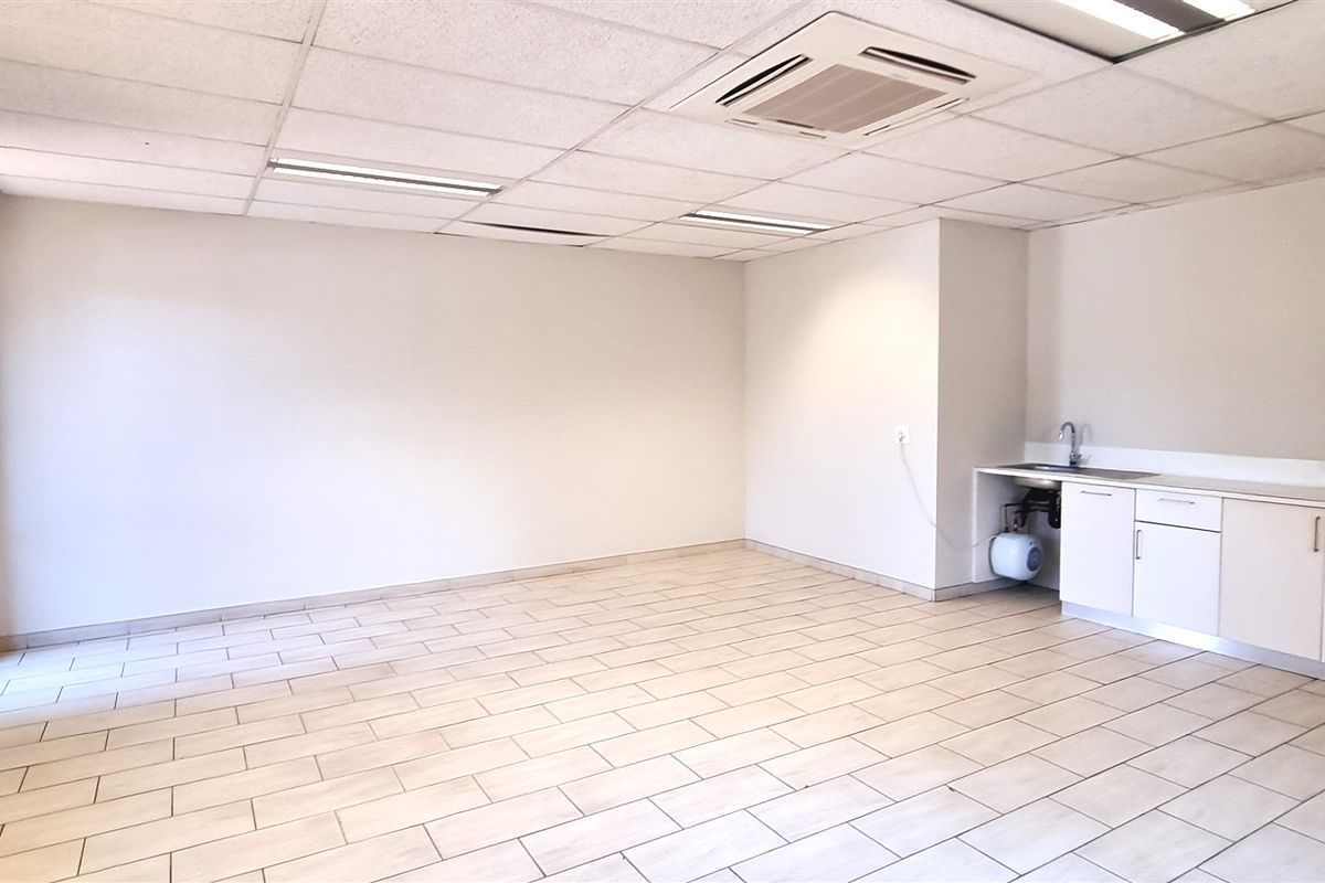 Office space to let on the 1st floor of Block E in Homestead Park Rivonia - Photo 4