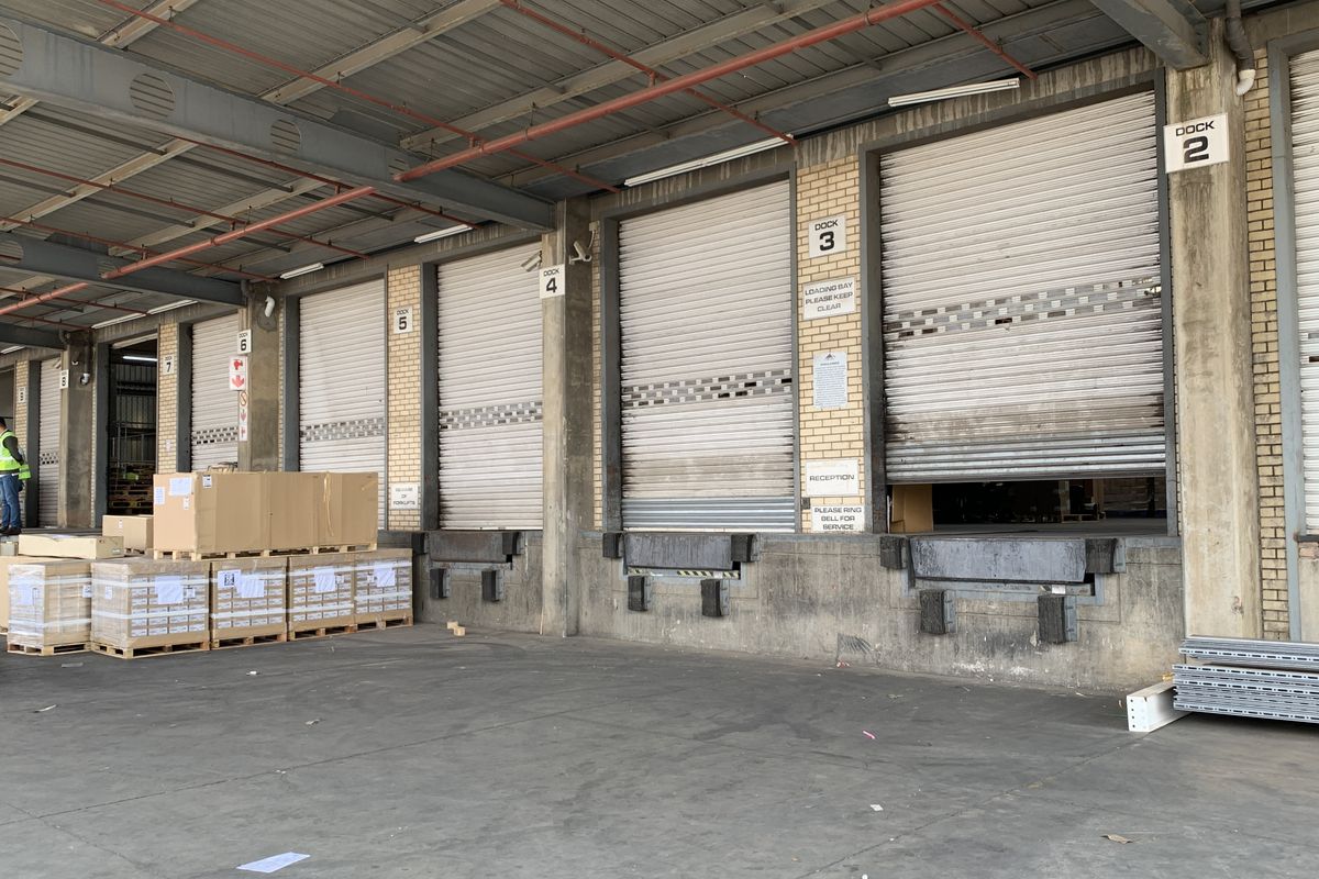 Warehouse to let in Pomona - Photo 3