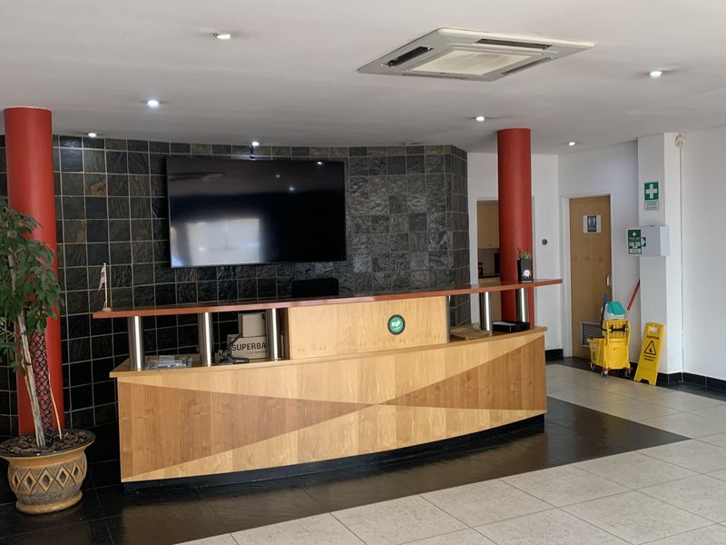 Warehouse to let in Pomona - Photo 6