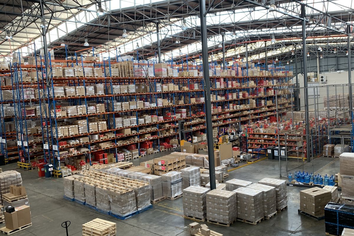 Warehouse to let in Pomona - Photo 2