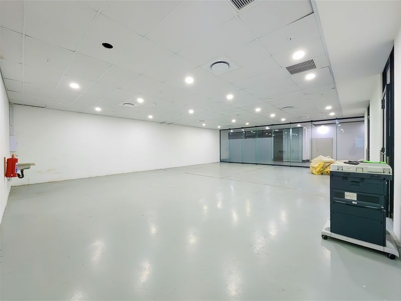 Open Plan Office to Let in Dainfern Square - Photo 8