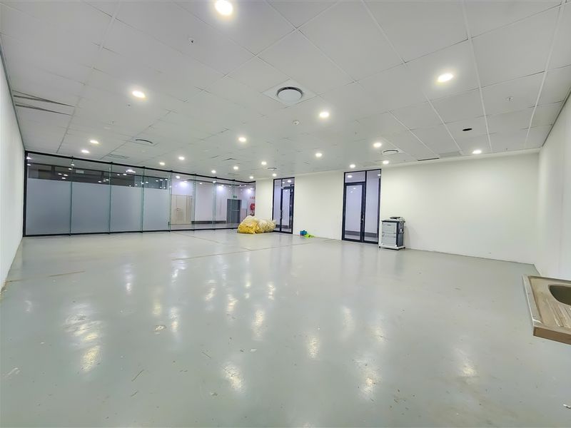 Open Plan Office to Let in Dainfern Square - Photo 9