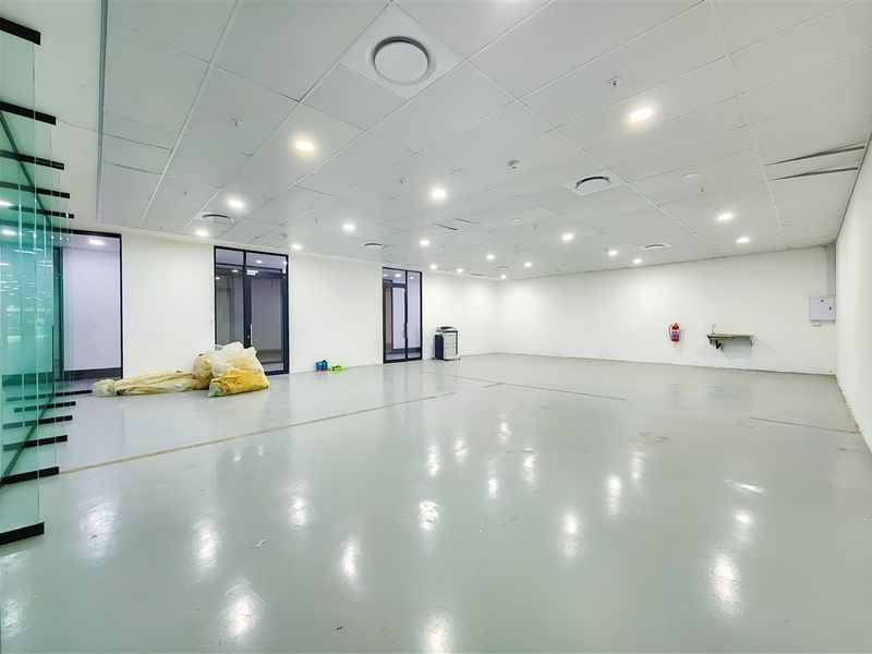 Open Plan Office to Let in Dainfern Square - Photo 10