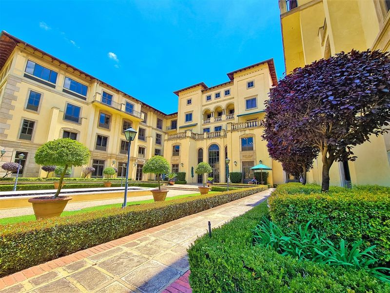 530m2 Office to Let in The Palazzo Tower - Photo 3