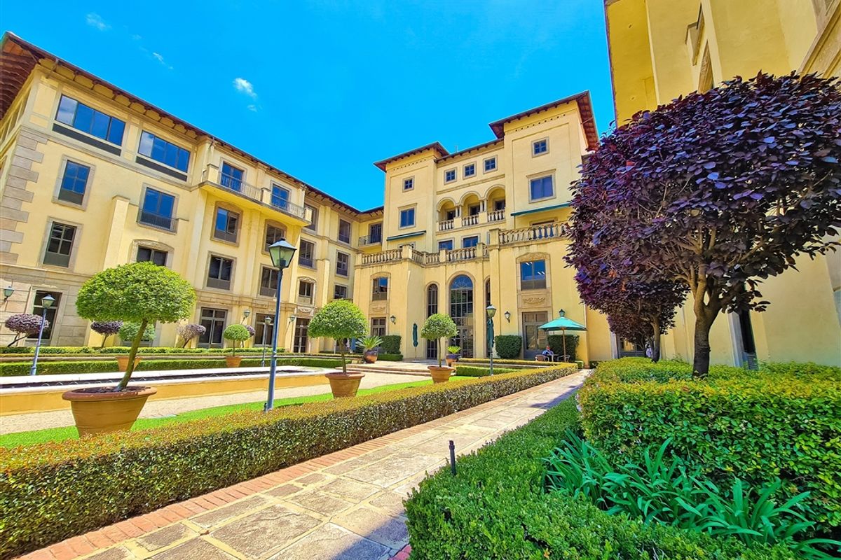 530m2 Office to Let in The Palazzo Tower - Photo 3