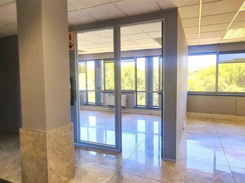Office space to let in The Woodlands Office Park - Photo 10