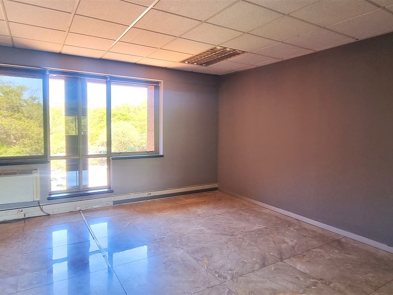 Office space to let in The Woodlands Office Park - Photo 4